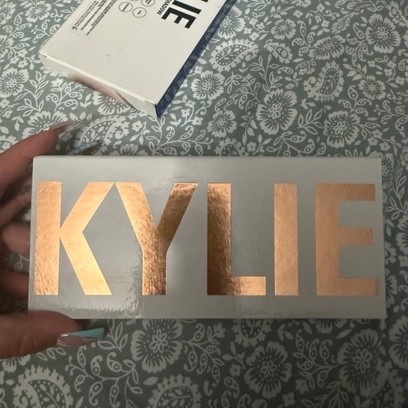 Kylie Cosmetics Eyeshadow Palette - Picture 3 of 5